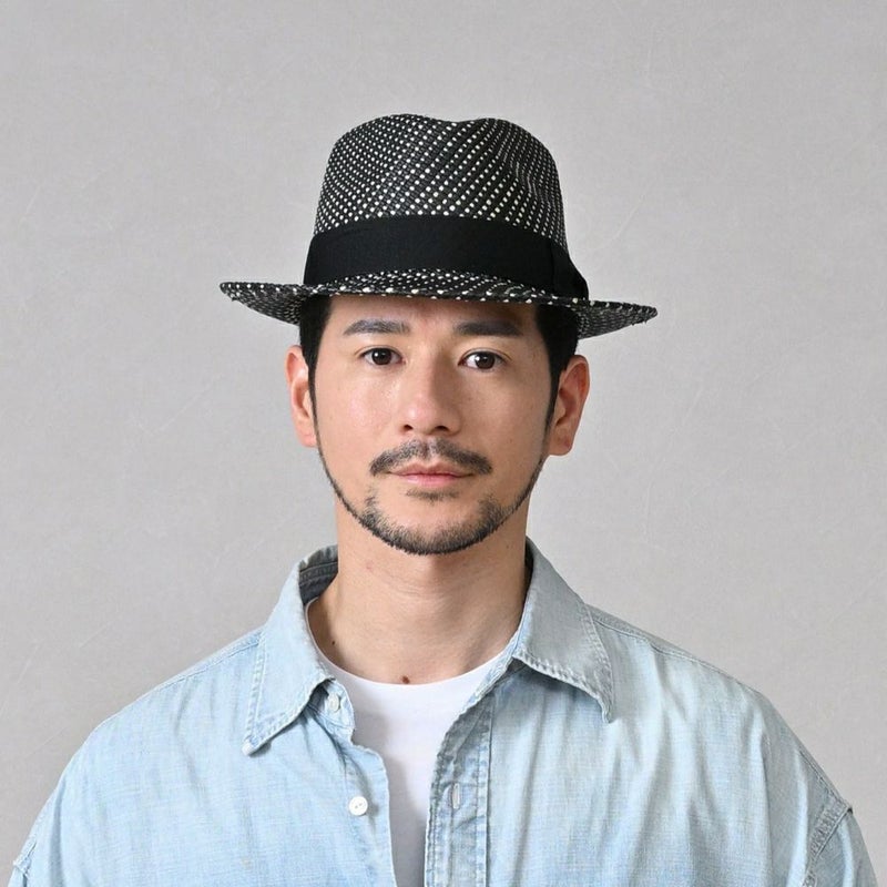 オメロ オルテガのパナマハット ESTRELLA（エストレヤ）ブラックのモデル写真