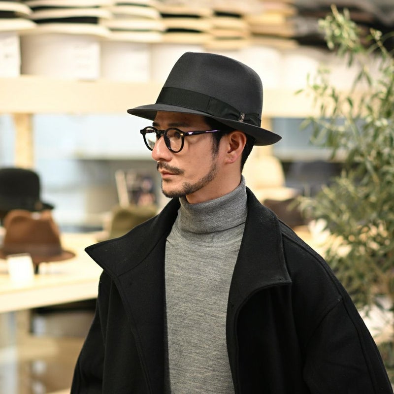 ボルサリーノのフェルトハット Q.S. Charlait Rasato（Q.S. シャルレイ ラザート） 111160 グレーのモデル写真