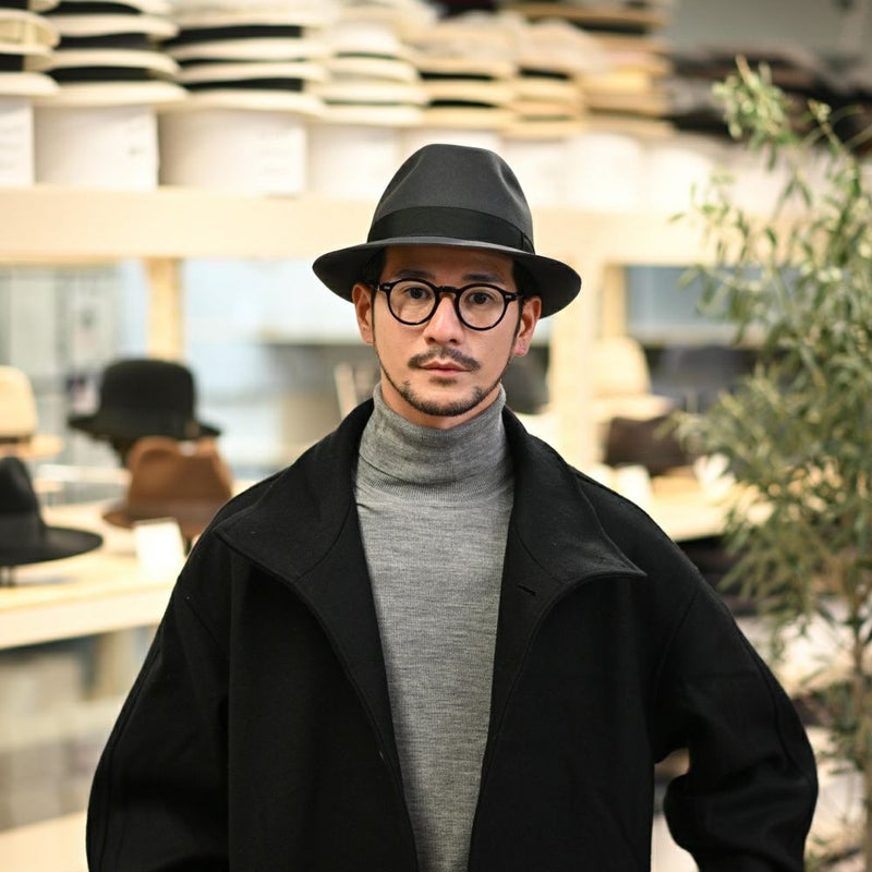 ボルサリーノのフェルトハット Q.S. Charlait Rasato（Q.S. シャルレイ ラザート） 111160 グレーのモデル写真