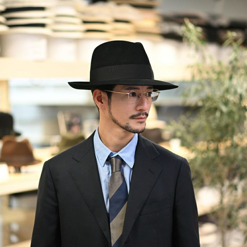 ボルサリーノのフェルトハット Alessandria rasato larga（アレッサンドリア ラザート ラーガ） 390299 ブラックのモデル写真