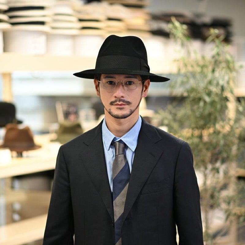 ボルサリーノのフェルトハット Alessandria rasato larga（アレッサンドリア ラザート ラーガ） 390299 ブラックのモデル写真