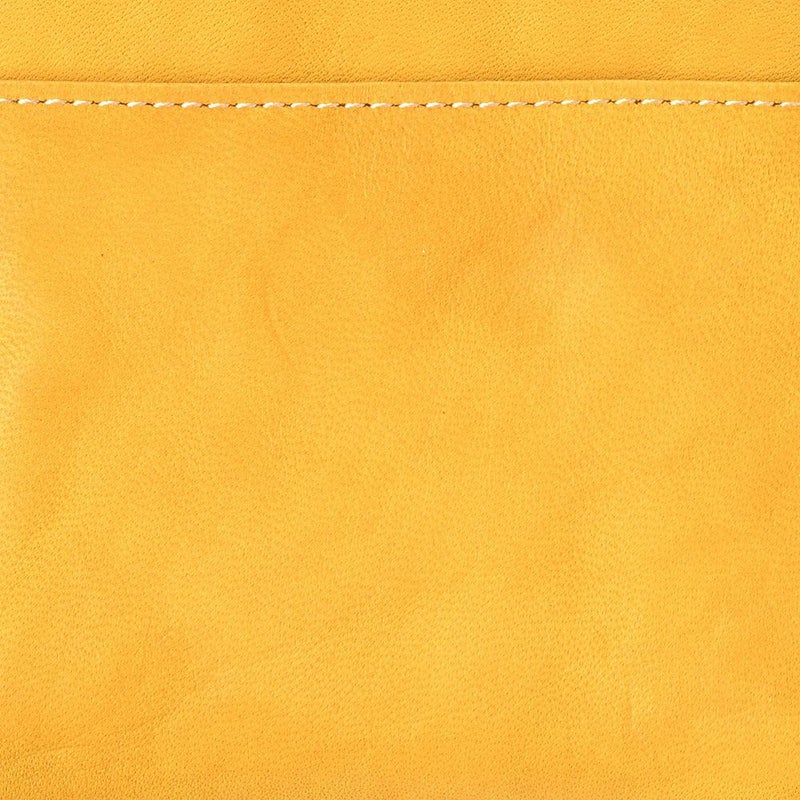 リアルマインドの二つ折り財布 FORO（フォロ） 馬革 製品染め ボックス型小銭入れ付き折財布 イエロー