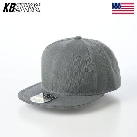 ケービーエトスのキャップ Fitted Flat Brim Cap（フィティド フラット ブリム キャップ） グレー